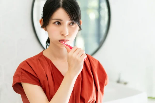 インビザラインのアタッチメントがある間の毎日のケアはどうする?