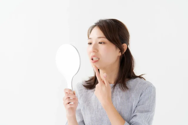 インビザラインのアタッチメントはいつまで付けておく?
