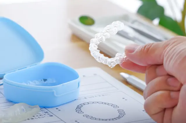 それでもインビザラインがおすすめ?ワイヤーや他の矯正法との比較