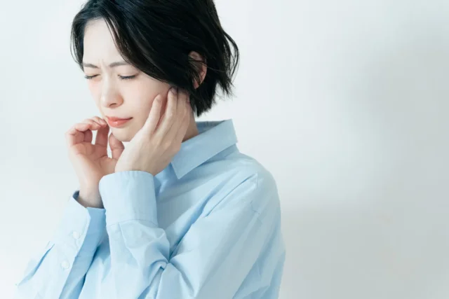 インビザラインとワイヤー矯正の痛みや不快感はどう違う?