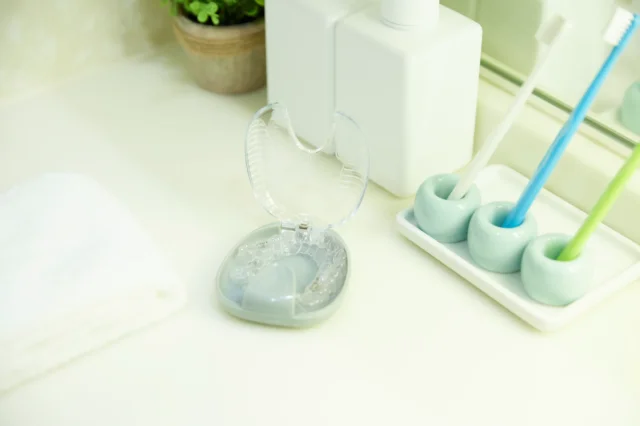 インビザライン保定期間にかかる費用は？